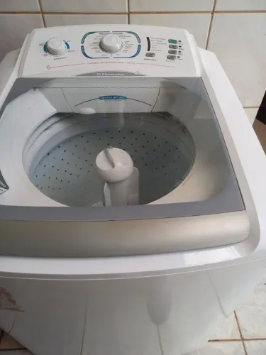 Vende se, maquina de lavar roupa, 15 kilos eletrolux em ótimo estado, lava e sentrifuga