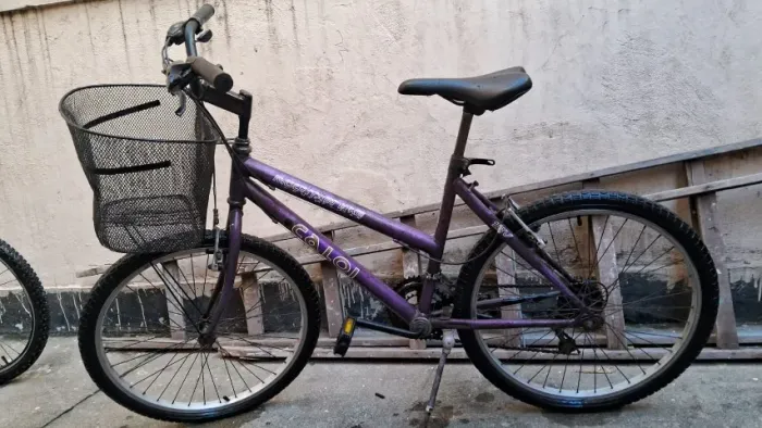 BICICLETA CALOI ARO 24 FEMININA COM CESTINHA