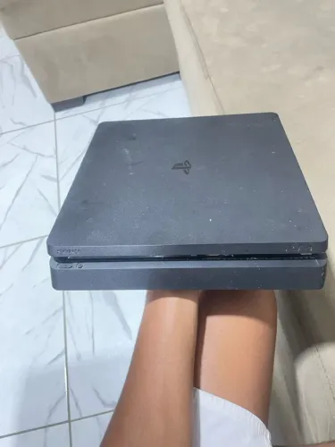 Vendendo PS4 semi novo