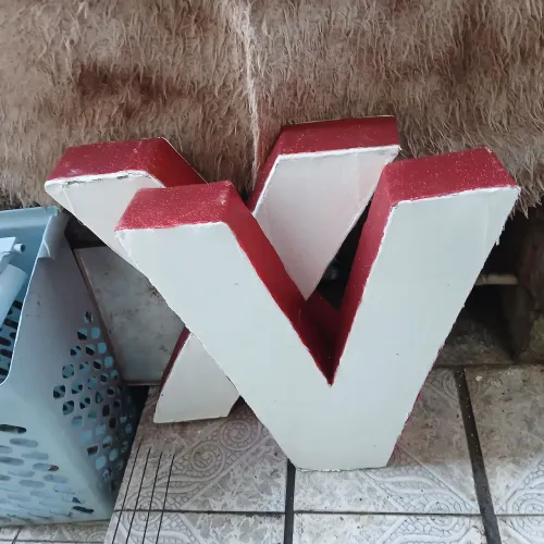 Vendo totem de 15 anos( XV )