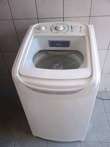 Vendo máquina de lavar Eletrolux turbo 08kg , 220V .
