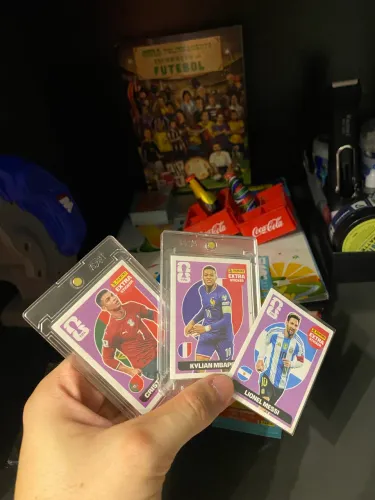 Figurinha Legend COPA DO MUNDO 2026 MESSI/Mbappé/CR7 Lilás (Perfeito estado)