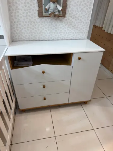 Cômoda com porta 