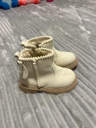 Bota infantil menina peluciada tamanho 27