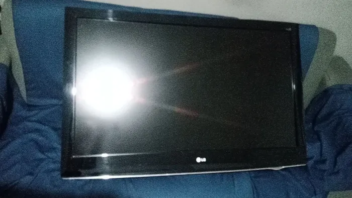 Tv LG 42 polegadas LED. Não sei se funciona, perdi o cabo 