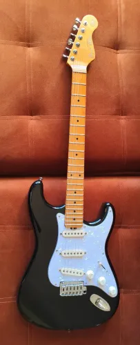 MUSIC MAKER STRATOCASTER