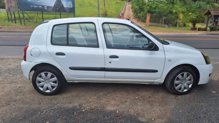 Renault Clio Hi-flex 1.0 16V 5P 2011