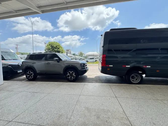Veículo premium SUV luxo carros e vans disponível Cirio