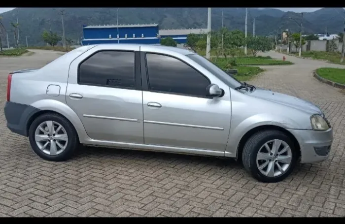 Renault Logan Expression Hi-flex 1.6 8V 4P 2011
