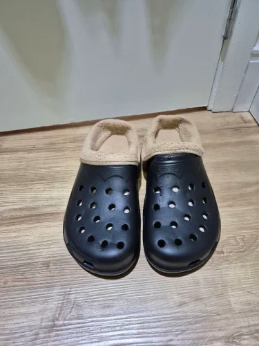 Chinelo crocs acolchoado