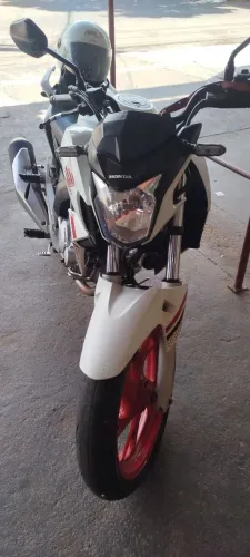 Vende cb 250 branca 18 dinheiro *