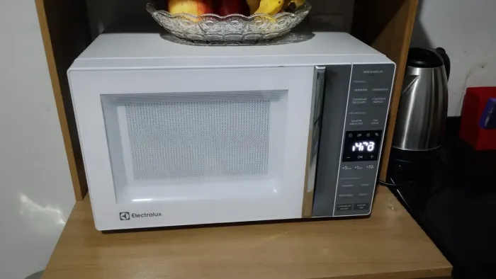 Micro-ondas Electrolux 23L Efficient (ME23B) 220V - Funcionando 100%
