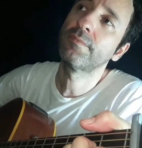 Aulas de Violão, Guitarra e Baixo - Iniciantes e nível médio com músicas de Pop Rock