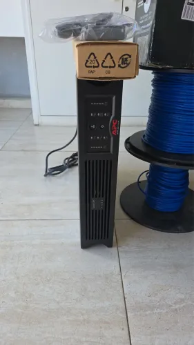 Nobreak APC Smart UPS 1500va (Não acompanha bateria)