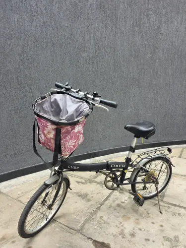 Ótima bicicleta dobrável com marcha oxer cube.