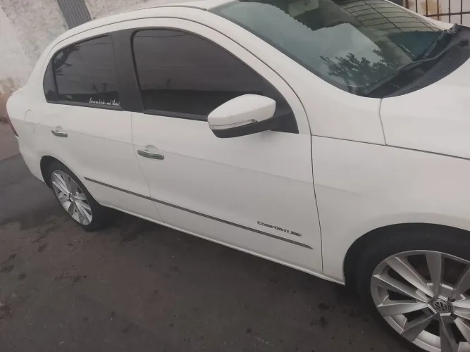 Volkswagen Voyage Comf/highli. 1.6 MI T.flex 8V 4P 2012