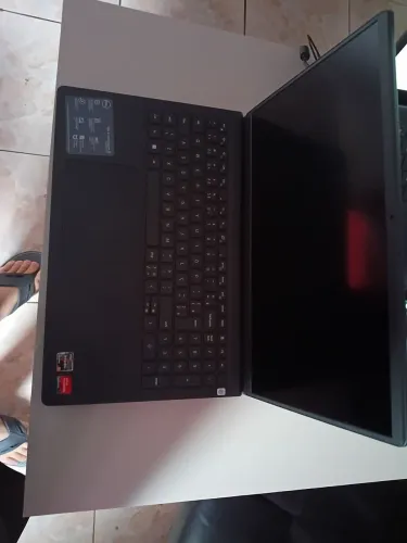 Notebook Dell zero sem marca de uso.