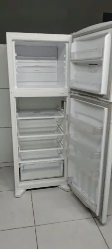 Vende uma geladeira