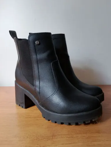 Bota Ramarim usada poucas vezes 