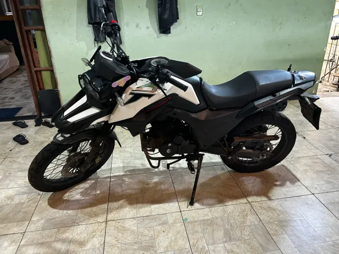 Vendo Shi 175 2024 (frente bmw) precisa de manutenção