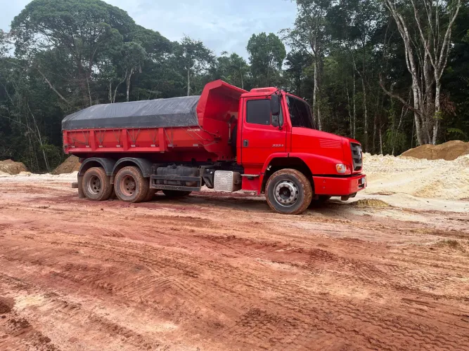 Caçamba Mercedes 2324