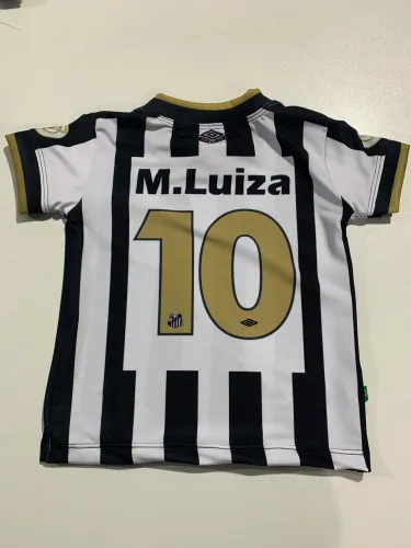 Aplicação de nome e número em camisetas