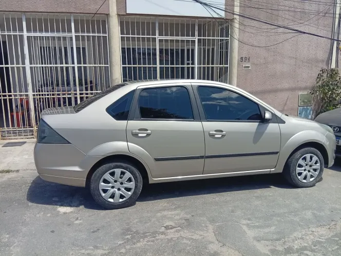 Ford Fiesta Sedan 1.0 8V Flex 4P 2011