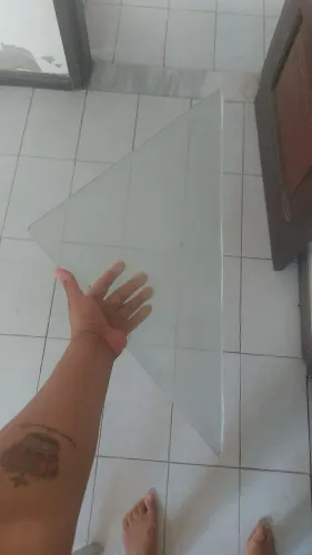 Vidro reforçado formato de triângulo