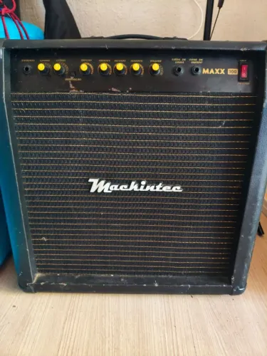 Amplificador Mackintec Maxx 100<br><br>Está funcionando perfeitamente