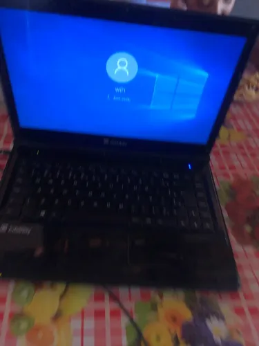 Vendo Notbok com defeito em apenas ligar e desligar