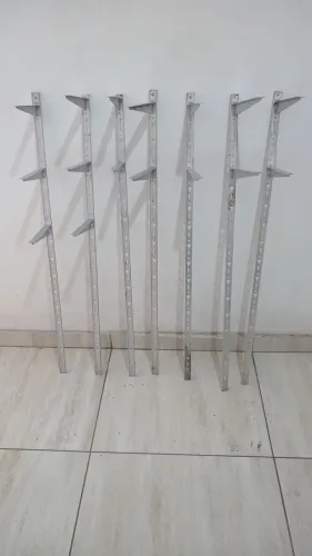 Kit Trilhos de Prateleira (7m) + 16 Suportes de 20cm - Ótimo Estado