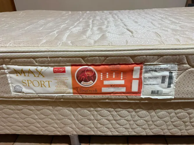 Cama box solteiro americano <br>2,00 x 1,00<br>Vê se pega 300,00 <br>Acompanha a saia do box