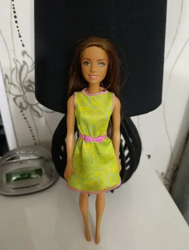 Boneca Barbie fashion básica