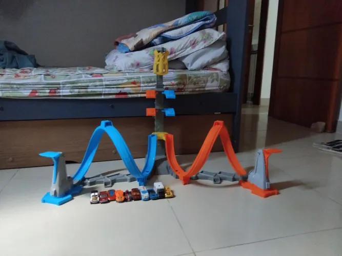 Pista Hot heeos com 10 carros de briquedo