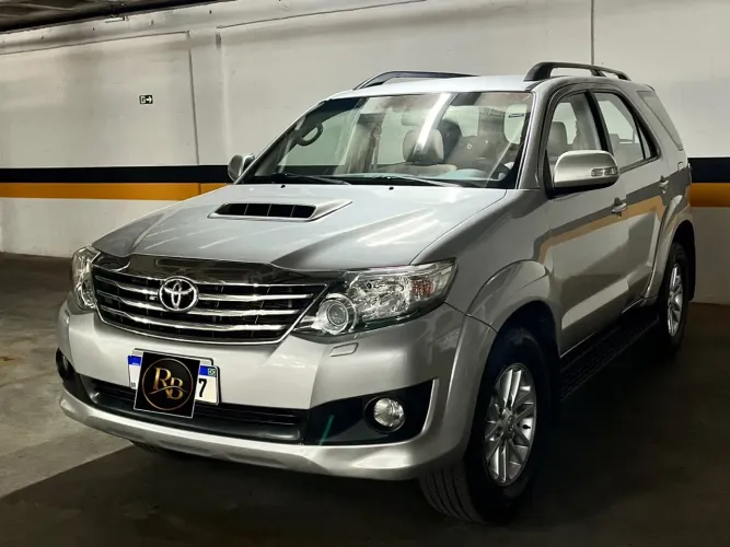 Toyota Hilux SW4 SRV D4-d 4X4 3.0 TDI Dies. AUT 2013