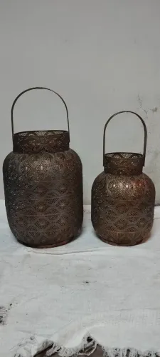 Par de Lanternas Marroquinas Decorativas em Metal Trabalhado