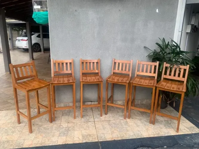  Cadeiras de Madeira Maciça