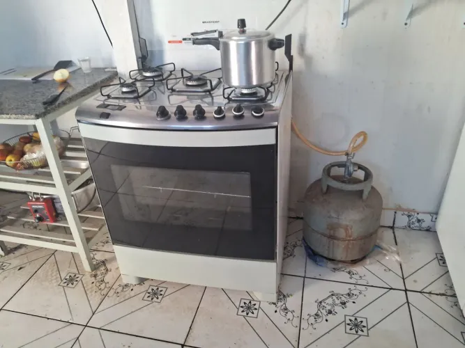 Cozinheira a disposição