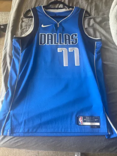 Camisa Nike NBA Dallas Mavericks Luka Don?i? #77 Original - Nunca Usada