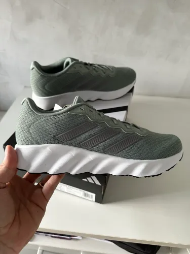 Tênis Masculino Adidas tam.41 (Novo)