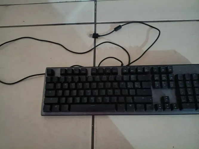 Teclado RGB (QUEBRADO)