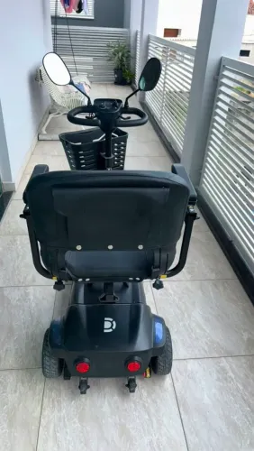 Vendo Scooter eletrica semi nova marca Dellamed. Oportunidade!