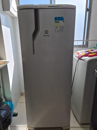 GELADEIRA ELECTROLUX RE31 - R$ 700,00