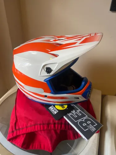 Capacete Bell mx9 diário branco e laranja 