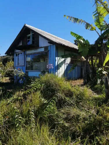 Terreno com casa, vista, luz, agua e 30min da praia