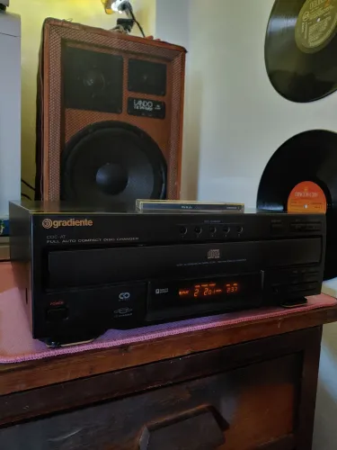 CD PLAYER GRADIENTE CDC-AT 5 CDS EM PERFEITO ESTADO