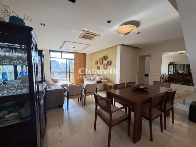Cobertura duplex com piscina a 1 quadra Praia Icarai | Chiarelli Imóveis