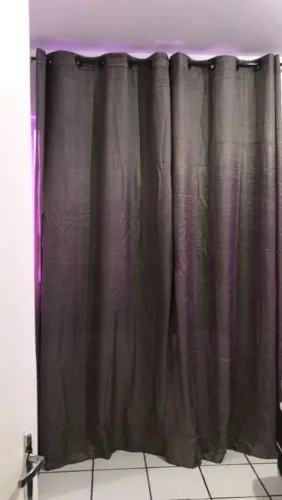 Vendo sofá, cama, guarda-roupa, cortina, mesa etc..