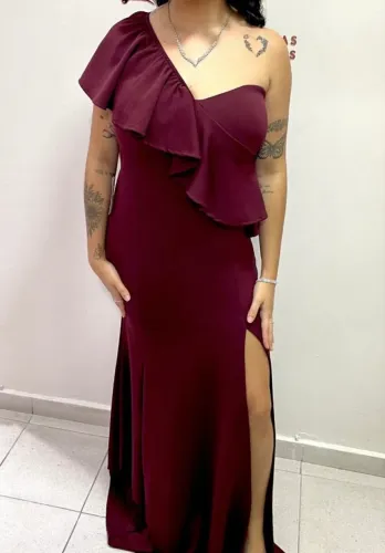 Vestido marsala um ombro só