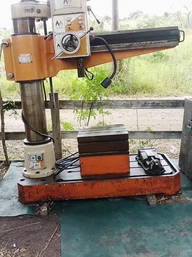 Máquina Furadeira Radial - Atlas